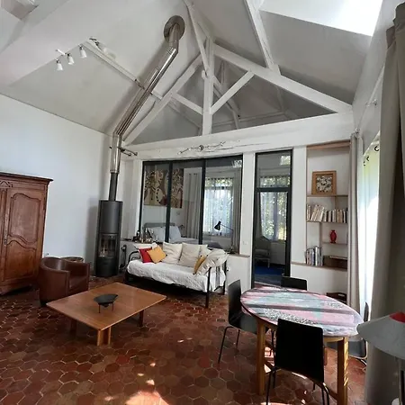 Location Charmante A Avec Terrasse Et Chemineea