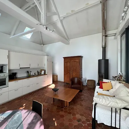Location Charmante A Avec Terrasse Et Chemineea Hébergement de vacances *